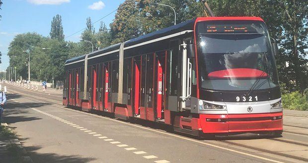 Výpadek proudu zastavil tramvaje ve třetině Prahy.