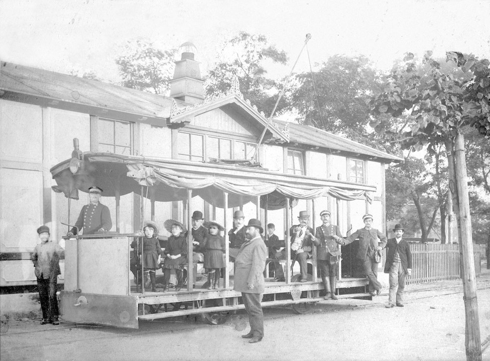 Ze Stromovky vyjela první elektrická tramvaj
