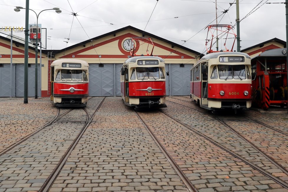 DPP pokřtil dvě tramvaje T2, které se po 56 letech vracejí do pražského provozu