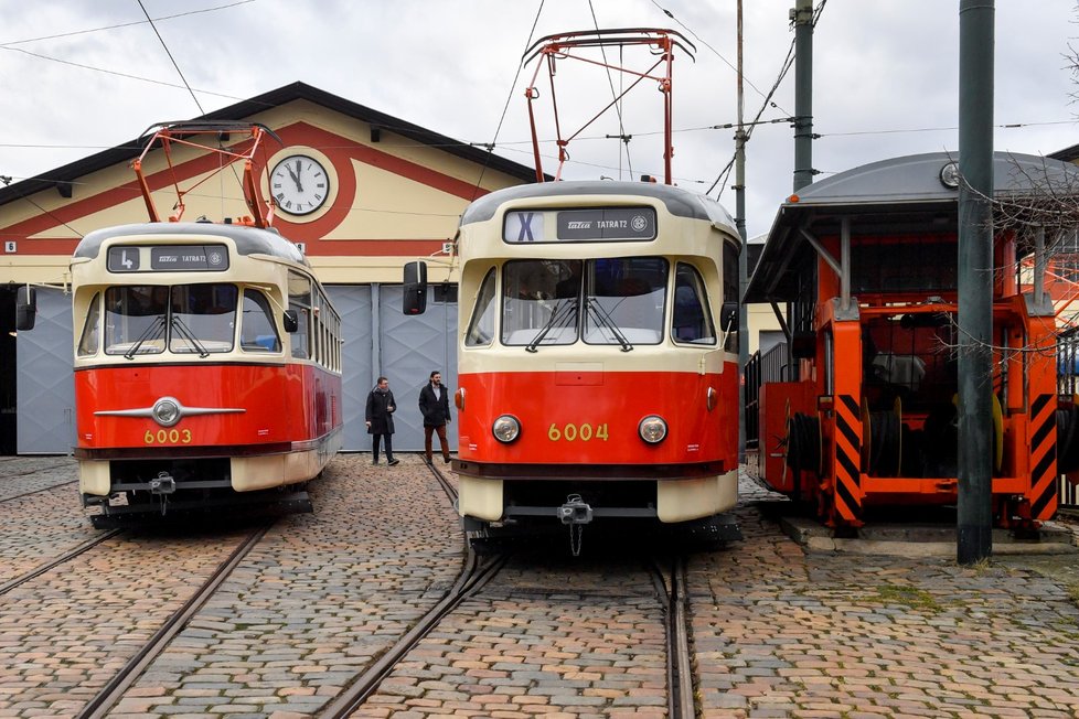 DPP pokřtil dvě tramvaje T2, které se po 56 letech vracejí do pražského provozu