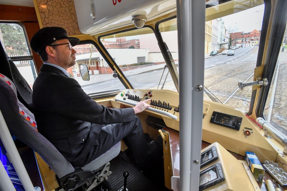 DPP pokřtil dvě tramvaje T2, které se po 56 letech vracejí do pražského provozu