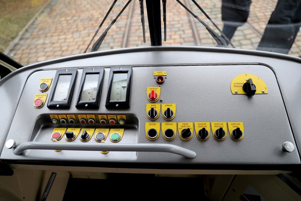 DPP pokřtil dvě tramvaje T2, které se po 56 letech vracejí do pražského provozu