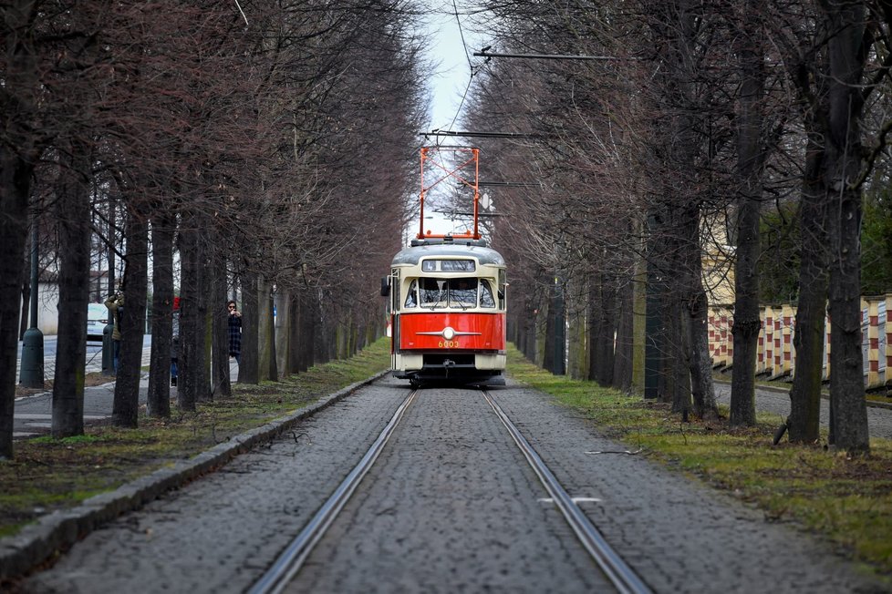 DPP pokřtil dvě tramvaje T2, které se po 56 letech vracejí do pražského provozu