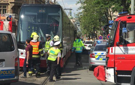 Tramvaj na I. P. Pavlova srazila dva chodce.