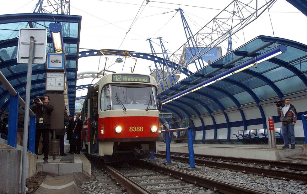 V Praze začnou jezdit pravidelné tramvajové spoje na prodloužené trati ze stanice Sídliště Barrandov do Holyně. 8.č.2022