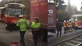Tramvaj se v Bělohorské ulici střetla s náklaďákem. Doprava na místě zkolabovala