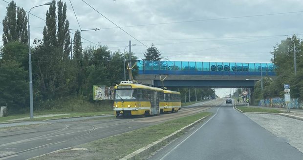 Oprava tramvajové trati na Skvrňanské skončila, tramvaje v úseku opět jezdí.