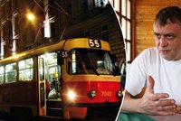 Kdo ohrožuje cestující v tramvaji? Pražský řidič okradl spící ženu, tvrdí svědek