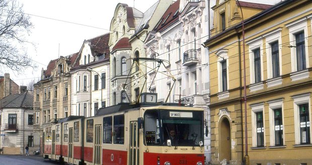 Původní tramvaje zvané kačeny jezdily v Praze od roku 1986 do roku 2013. Nyní potkáte modernizované verze.