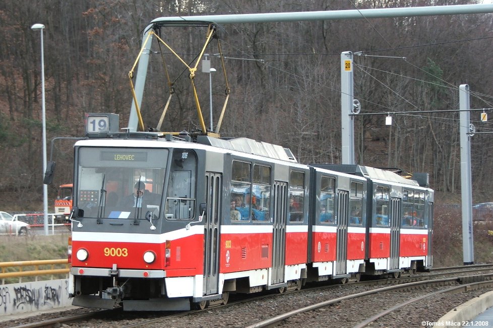 Původní tramvaje zvané kačeny jezdily v Praze od roku 1986 do roku 2013. Nyní potkáte modernizované verze.