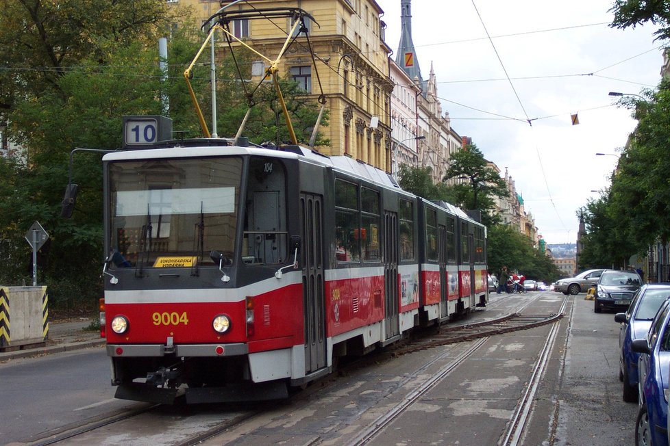 Původní tramvaje zvané kačeny jezdily v Praze od roku 1986 do roku 2013. Nyní potkáte modernizované verze.