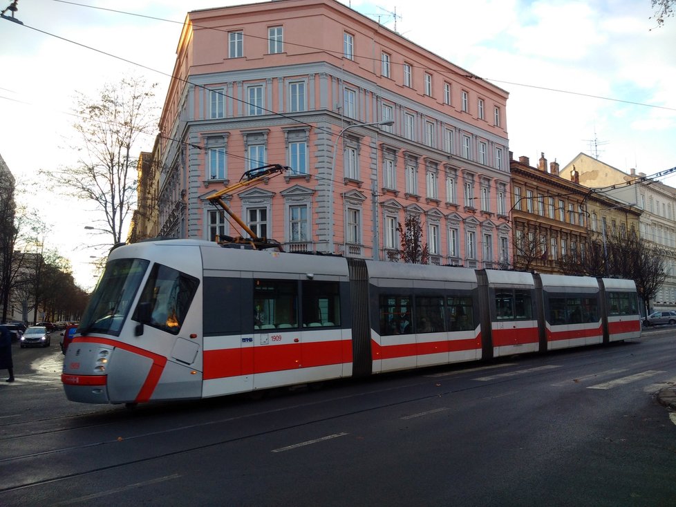Z jiného směru od ulice Veveří míří do Bystrce nově dvě tramvaje.