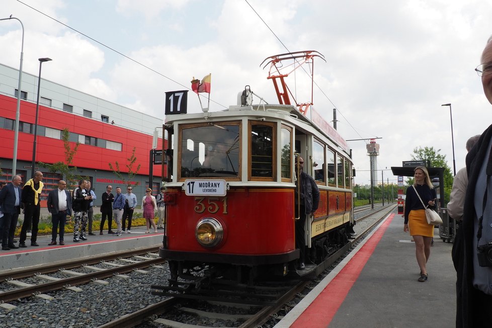 Na slavnostní zahájení provozu úseku tramvaje Sídliště Modřany – Libuš byly vypraveny i historické tramvaje, 26. 5. 2023