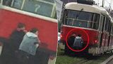 Pražská ruleta se životem: Děti se vozily na oji tramvaje
