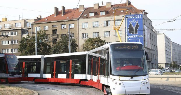 Tramvaje v sobotu nepojedou z Divoké Šárky na Dejvickou. (Ilustrační foto)