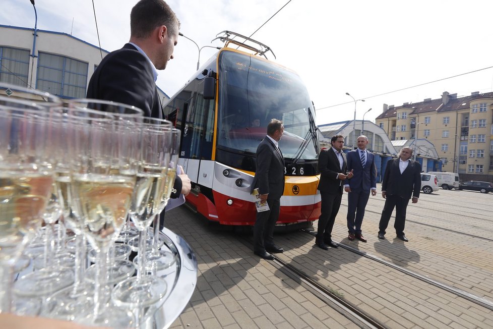 Nová tramvaj s Wi-Fi a klimatizací