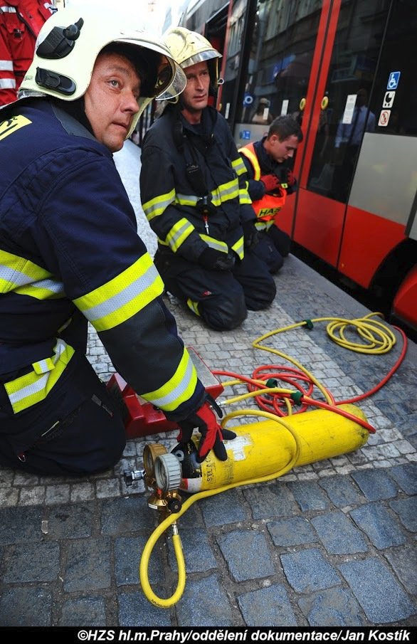 Tramvaj na Národní třídě srazila 75letou chodkyni.