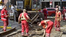 O víkendu začnou opravy tramvajových tratí na Karlově náměstí.