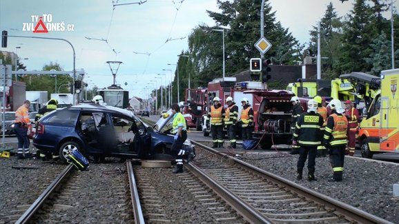 Přibývající střety auta s tramvají: Na vině bývá nepozornost i neznalost