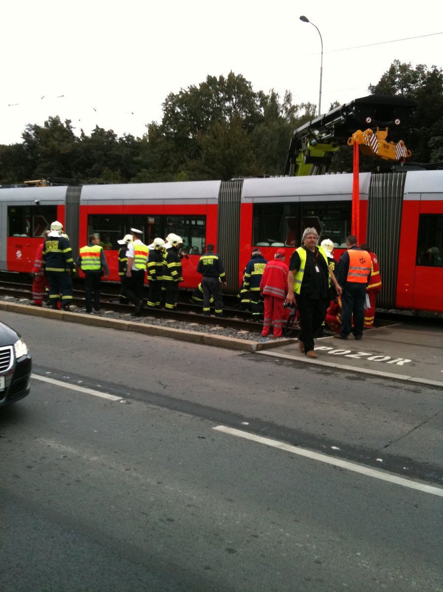Nehoda tramvají na Plzeňské ulici