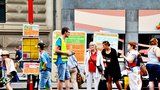 Chaos na Karlově náměstí: Lidé z dopravního podniku míří do ulic kvůli zmateným cestujícím