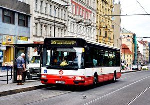Autobusů s klimatizací je v Praze málo, tramvaje jsou na tom o něco lépe (ilustrační foto).
