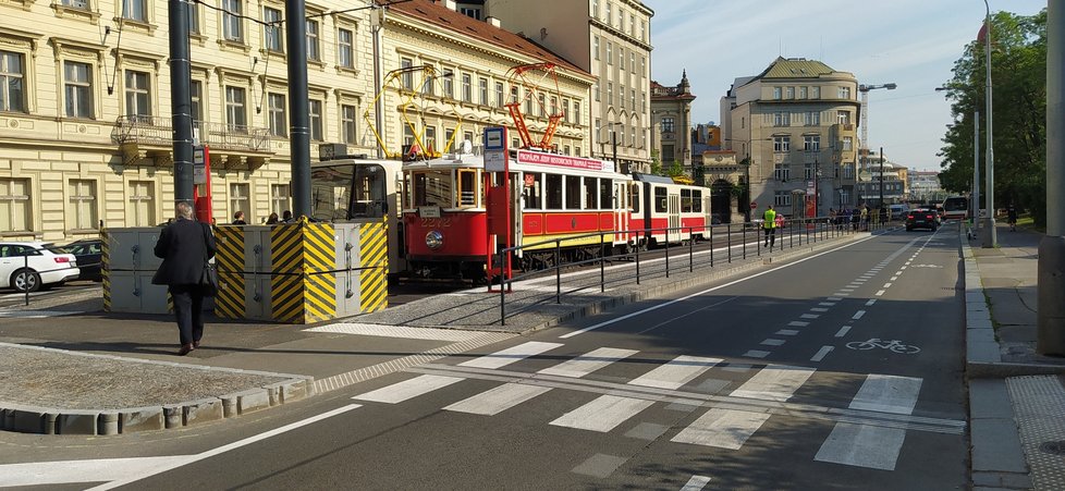 V květnu 2022 došlo na obnovení cípu tramvajové trati v Opletalově ulici. Poslouží zejména kvůli výlukám či mimořádnostem na trati, v létě ji docení i turisté. (18. květen 2022)