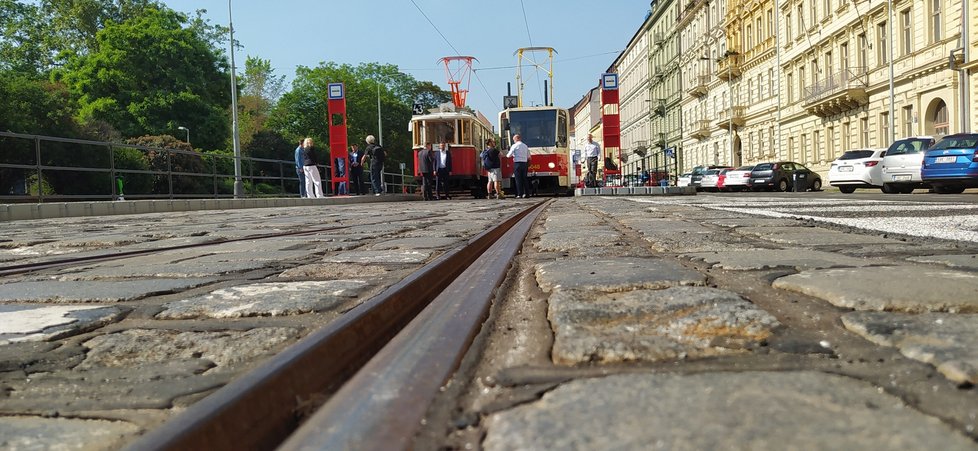 Trať v Opletalově ulici zatím měří několik desítek metrů.