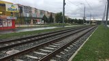 Horko poškodilo koleje. Mezi Smíchovem a Barrandovem jezdily tramvaje jen po jednokolejce