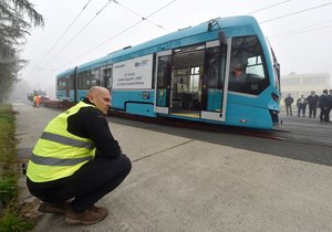 Dopravní podnik Ostrava (DPO) převzal poslední, čtyřicátou tramvaj Stadler nOVA ze zakázky za více než miliardu korun.