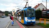 Cestující zbil v Ostravě řidičku tramvaje, po ženě i plival