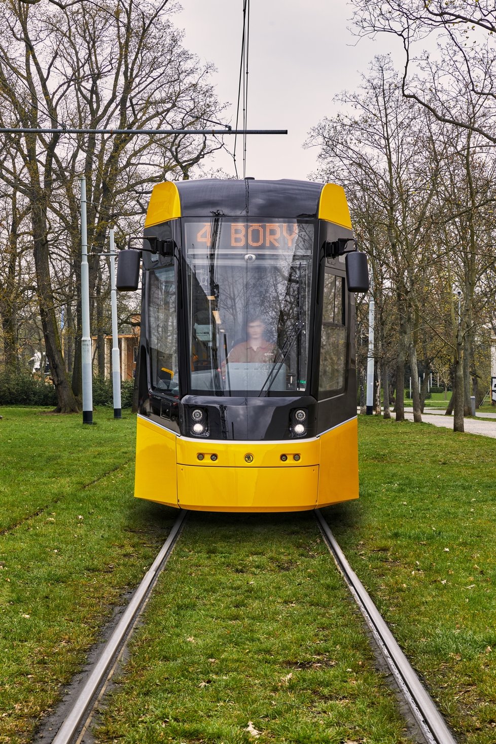 Tahhle nová tramvaj Škoda Forcity Smart 40T bude jezdit v Plzni. Město si jich zatím objednalo dvanáct.