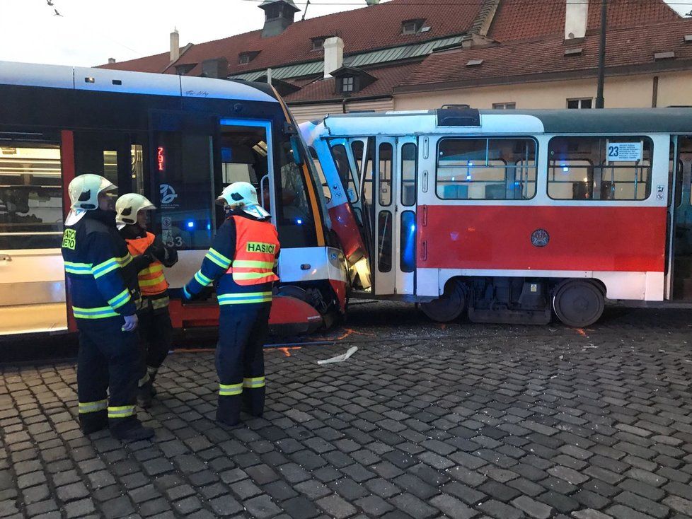 Na Pohořelci se 10. ledna 2020 srazily dvě tramvaje.