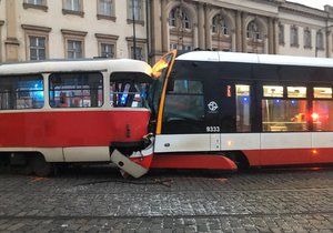 Na Pohořelci se 10. ledna 2020 srazily dvě tramvaje.