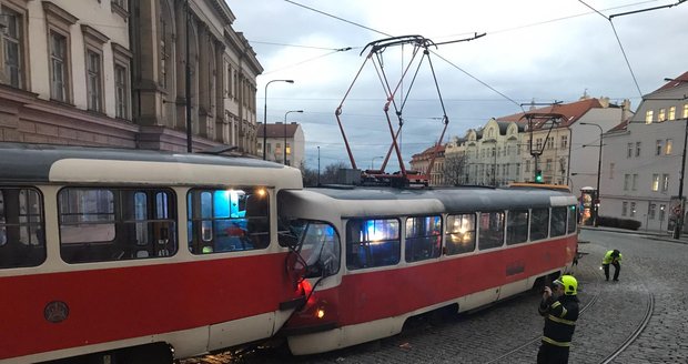 Na Pohořelci se 10. ledna 2020 srazily dvě tramvaje.