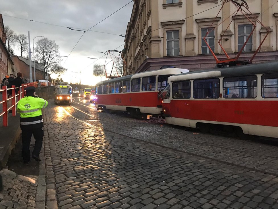 Na Pohořelci se 10. ledna 2020 srazily dvě tramvaje.