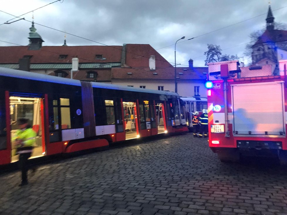 Na Pohořelci se 10. ledna 2020 srazily dvě tramvaje.