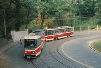 Komplikace v centru! Stržená trolej zastavila tramvaje mezi Národním divadlem a Malostranskou