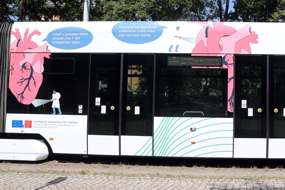Cestující pražských tramvají začne o zastávkách informovat hlas Jana Vondráčka už v lednu letošního roku.