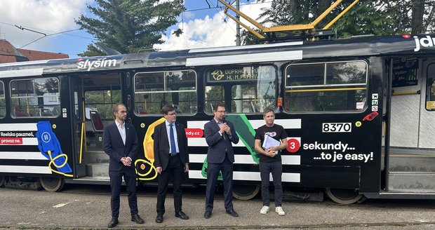 „3 sekundy… to je easy!“ je nová preventivní kampaň ROPID zaměřená na bezpečný pohyb mladých lidí v pražském provozu.