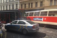 Na Poříčí vykolejila tramvaj: Doprava se na necelou hodinu zastavila