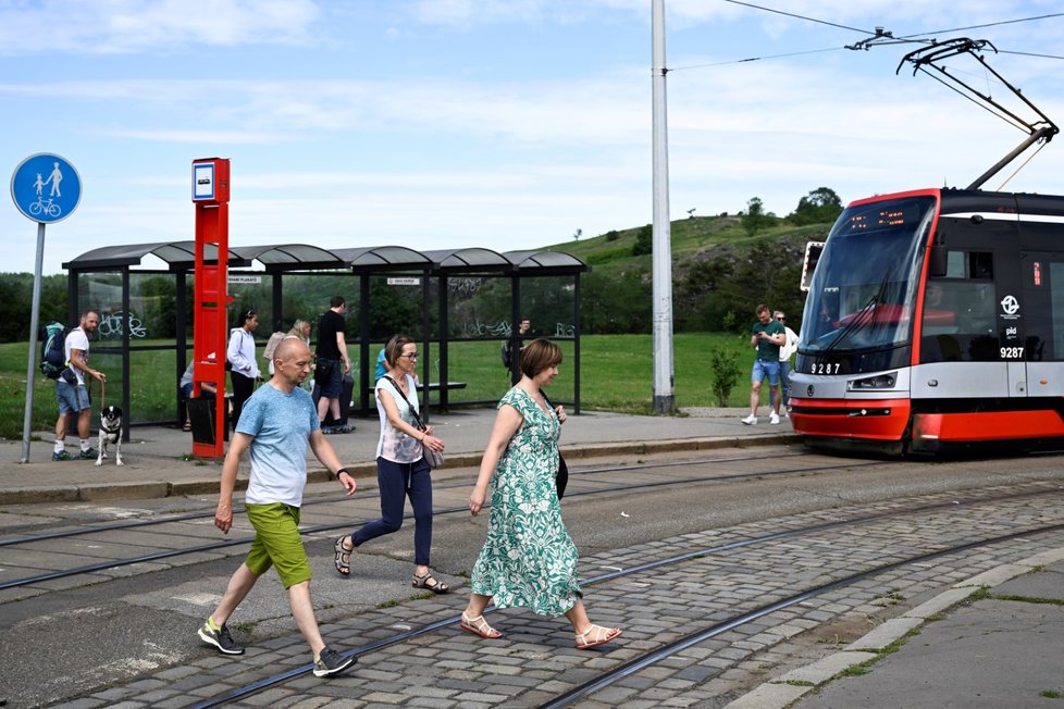 Dopravní podnik zahájil výstavbu nové trati z Divoké Šárky na Dědinu