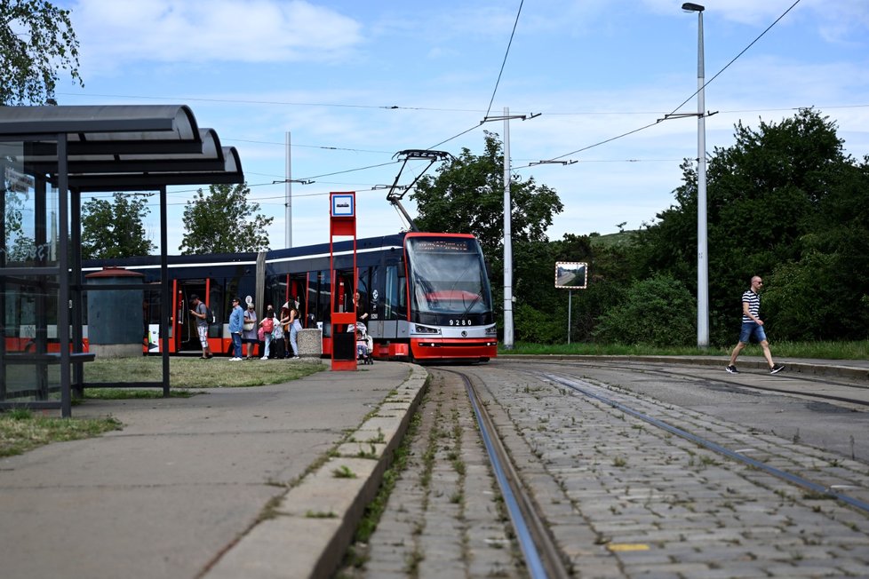 Dopravní podnik zahájil výstavbu nové trati z Divoké Šárky na Dědinu