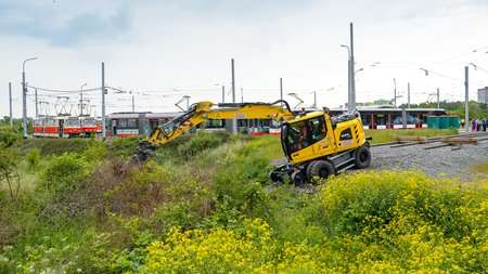 Dopravní podnik za účasti zástupců magistrátu i dotčených městských čtvrtí zahájili stavbu tramvajové trati z Barrandova do Slivence