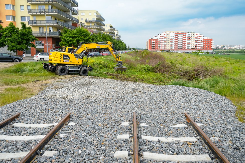 Dopravní podnik za účasti zástupců magistrátu i dotčených městských čtvrtí zahájili stavbu tramvajové trati z Barrandova do Slivence