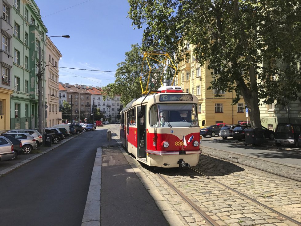 Zmodernizovaná tramvaj T3 jezdí na lince 13.