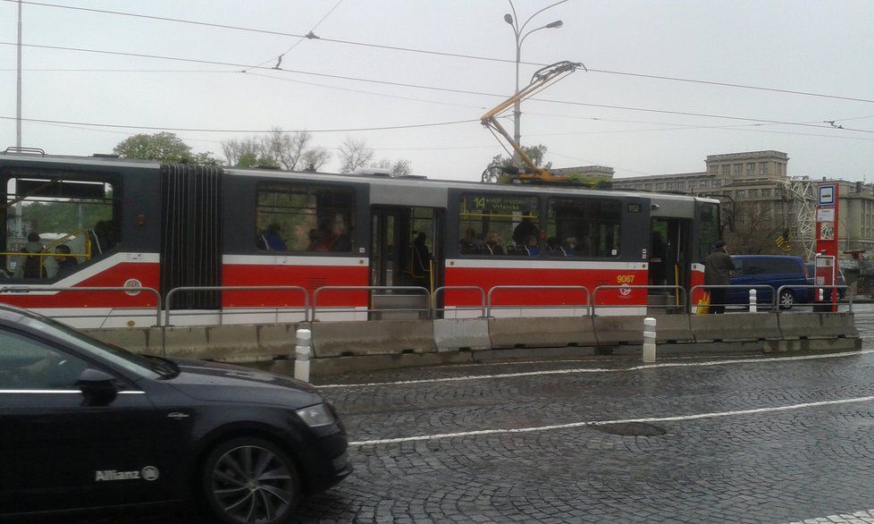 Staronovou zastávku Štvanice využily za hodinu v Praze jednotky cestujících.