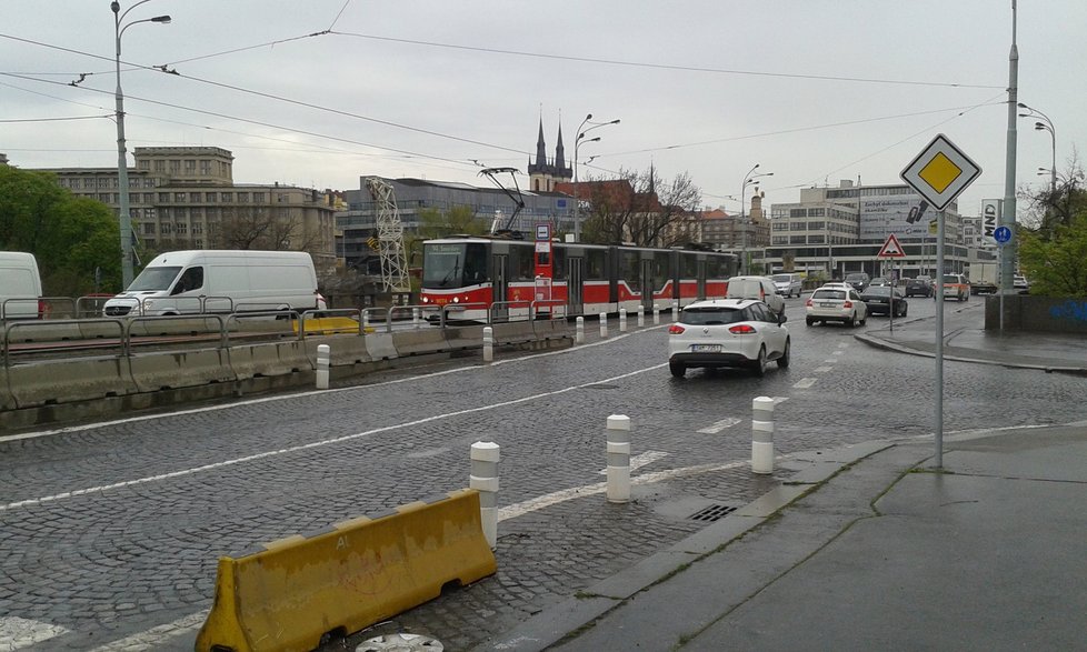 Staronovou zastávku Štvanice využily za hodinu v Praze jednotky cestujících.