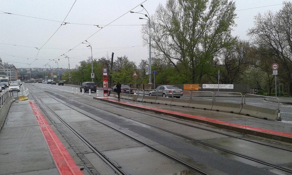 Staronovou zastávku Štvanice využily za hodinu v Praze jednotky cestujících.