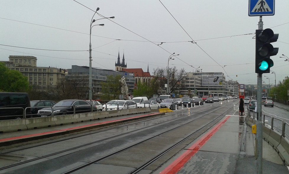 Staronovou zastávku Štvanice využily za hodinu v Praze jednotky cestujících.